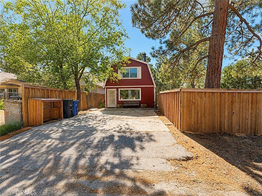 Short-term rental for sale at 548 Riverside Ave, Sugarloaf, CA, 92386