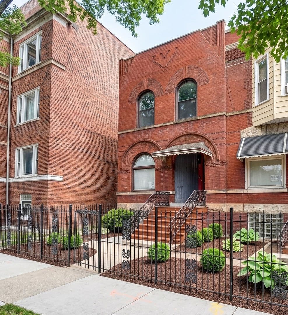 Short-term rental for sale at 928 E 46th St, Chicago, IL, 60653